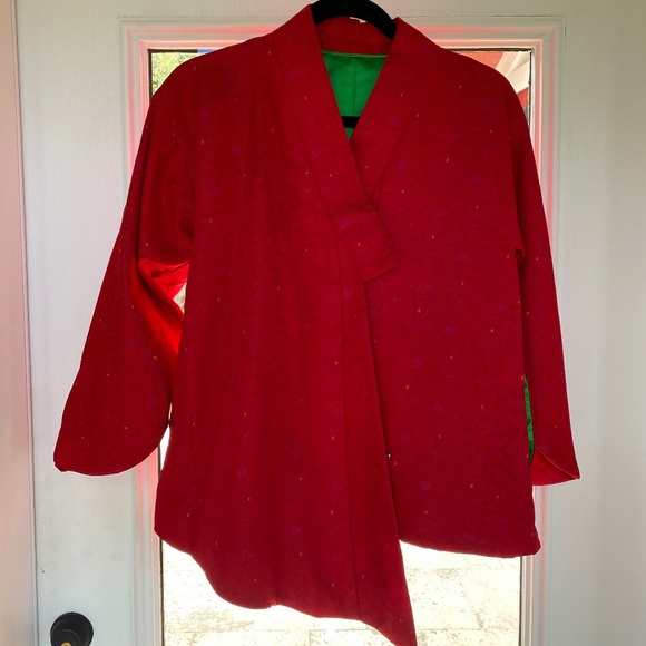 Traditional Red Silk Vietnamese Jacket with Bright Green Lining - Picture 3 of 5